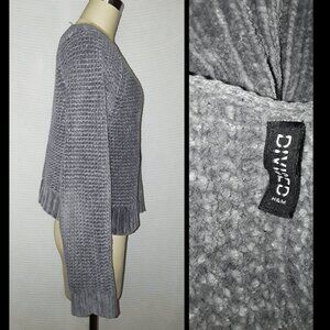 Distressed knit grey sweater | Size Medium